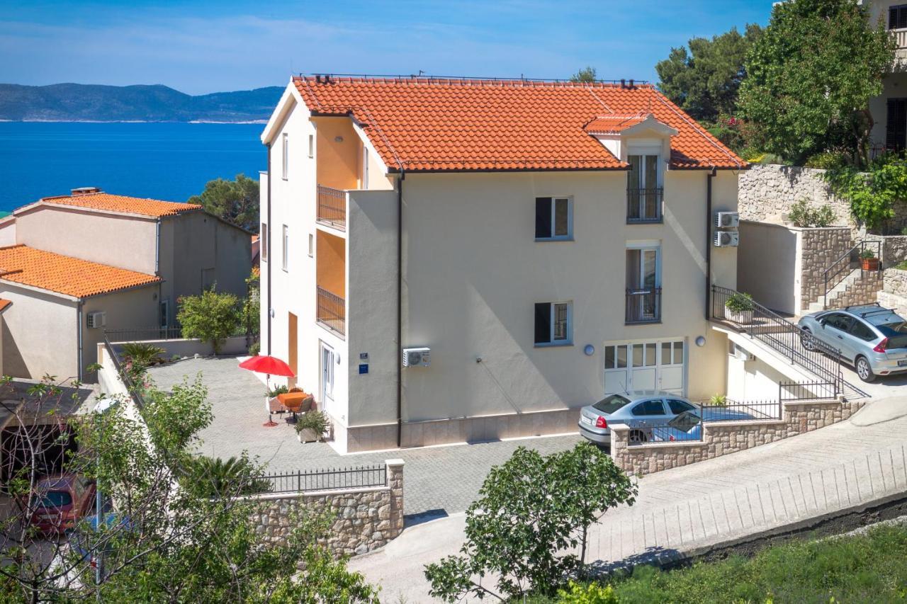 Apartments And Rooms By The Sea Brela, Makarska - 13118 Eksteriør billede