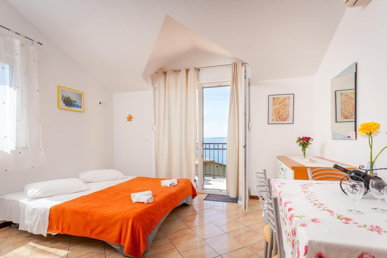 Apartments And Rooms By The Sea Brela, Makarska - 13118 Eksteriør billede