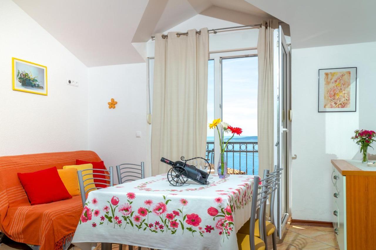 Apartments And Rooms By The Sea Brela, Makarska - 13118 Eksteriør billede