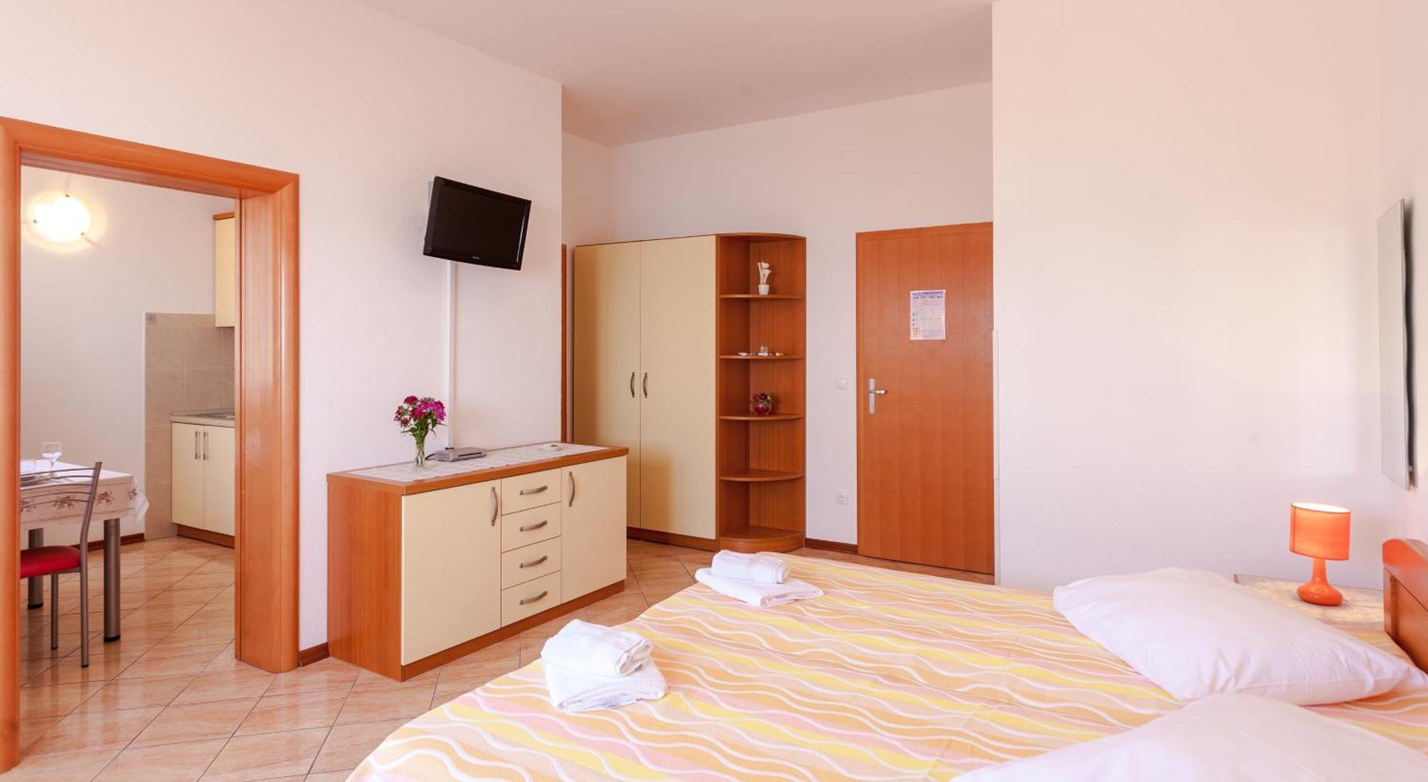 Apartments And Rooms By The Sea Brela, Makarska - 13118 Værelse billede